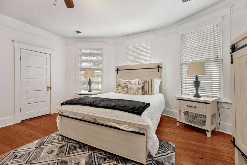 Exquisite Two-Story Home Located In Midtown Memphis Exterior photo