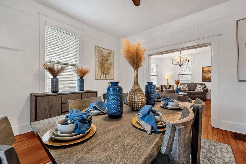 Exquisite Two-Story Home Located In Midtown Memphis Exterior photo