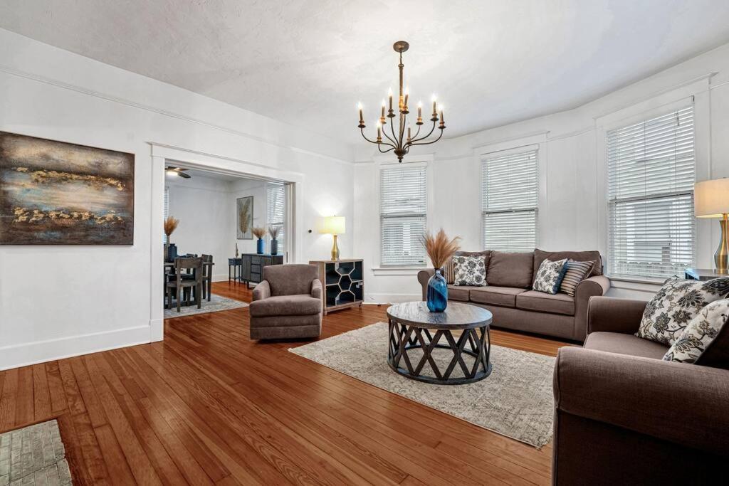 Exquisite Two-Story Home Located In Midtown Memphis Exterior photo